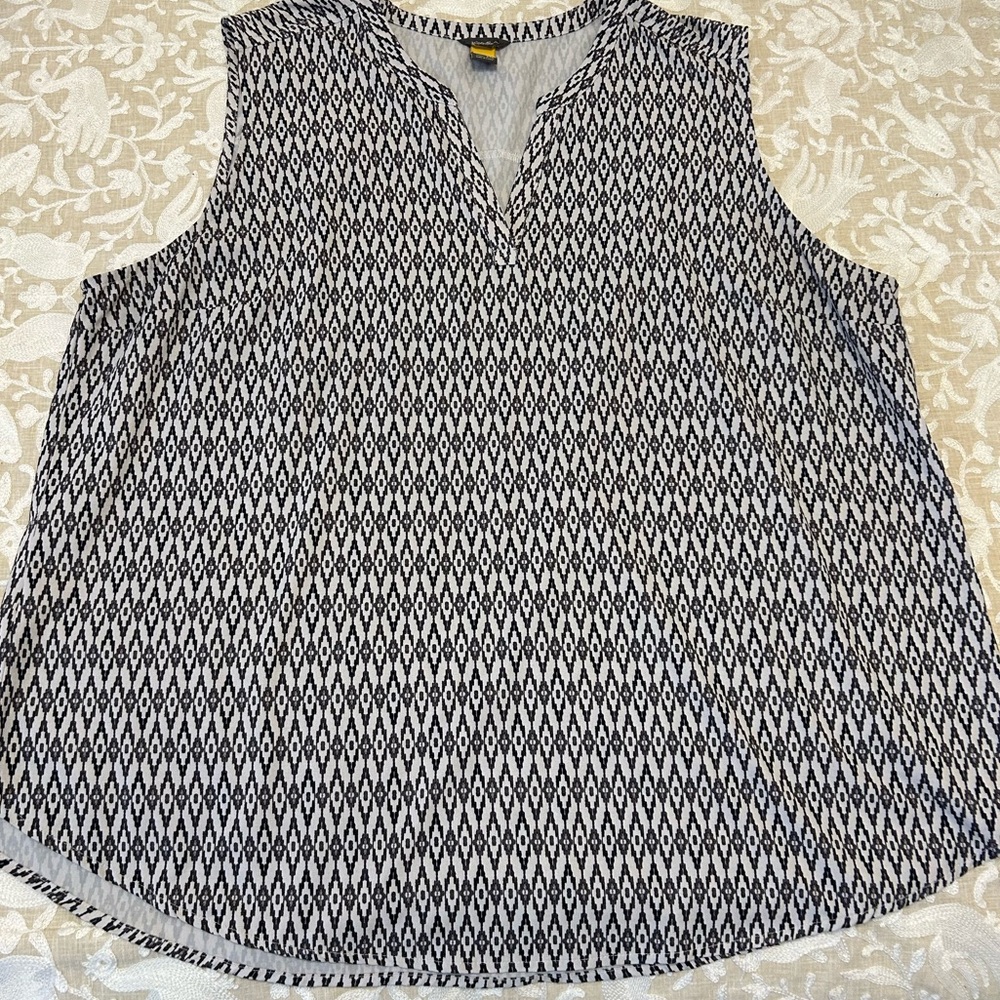 Eddie Bauer Black and Grey Patterned Sleeveless Tunic Blouse. Size 2XL. SO COMFY